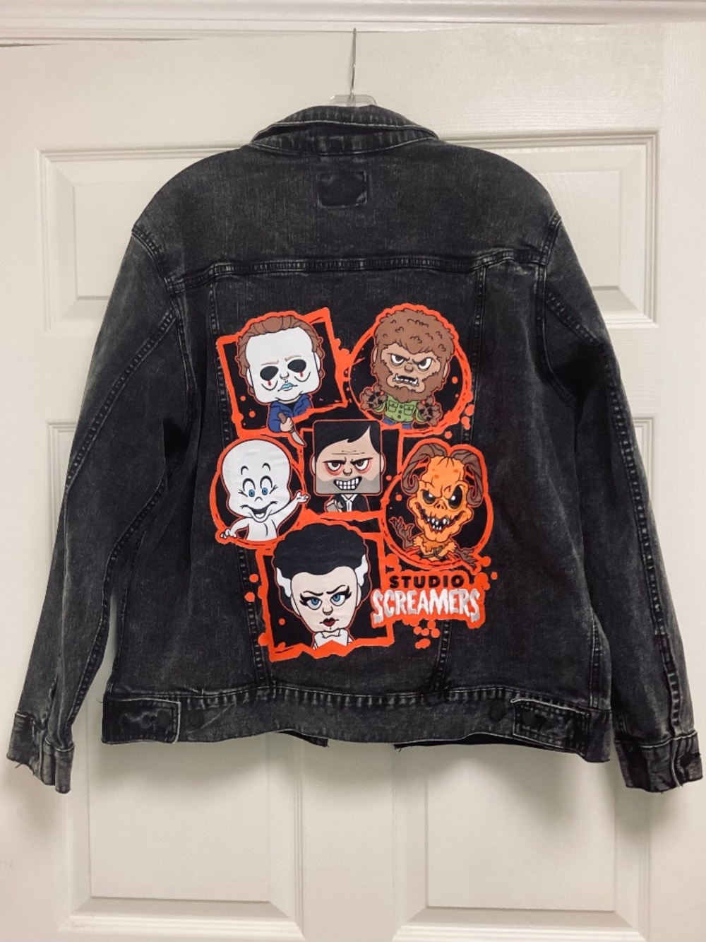 UNIVERSAL STUDIOS - HALLOWEEN HORROR NIGHTS - STUDIO SCREAMERS - DENIM JACKET